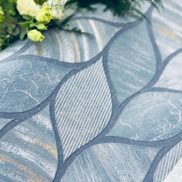 Papel tapiz color azul con formas de hoja
